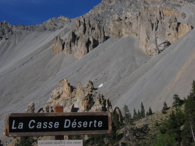 Izoard-solalta avautuu nkym kummallisille kalliomuodostumille. Col d'Izoard, Ranska.