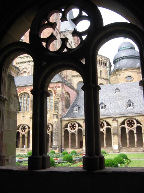Tuomiokirkon sispiha. Trier, Saksa.