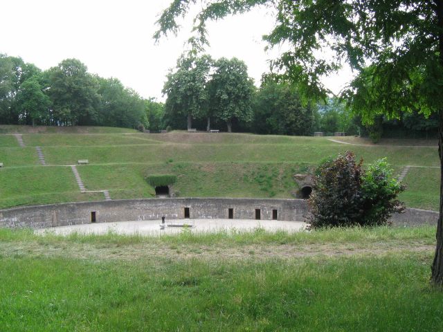 Trierilisetkin saivat nauttia sirkushuveista roomalaisvallan aikaan. Amphitheater. Trier, Saksa.