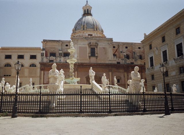 Piazza Pretorian suihkulhde. Palermo, Italia.