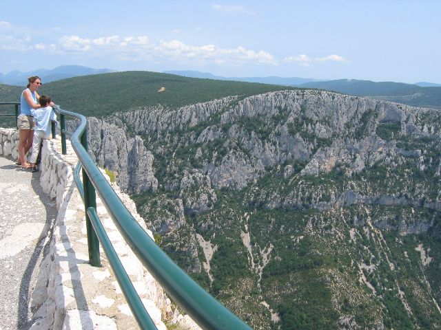 Huomaa rotkon yll liitelev kotka. Gorges du Verdon, Ranska.