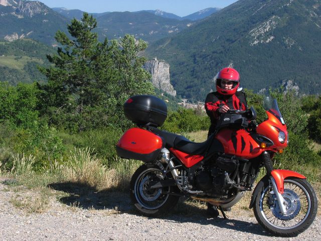 Castellane ja Le Roc hmttvt taustalla.