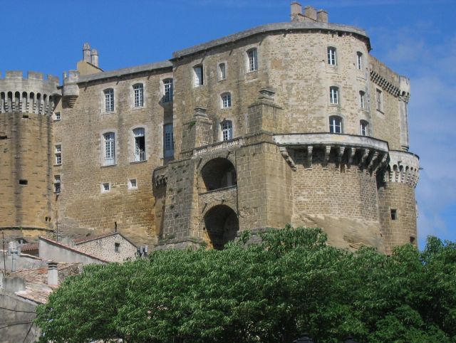 Chateau de Suze-la-Rousse, viiniyliopiston jyhke koti. Suze-la-Rousse, Ranska.