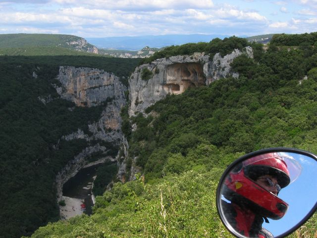 Ardeche-joen sorvaama rotko. Gorges de l'Ardeche, Ranska.
