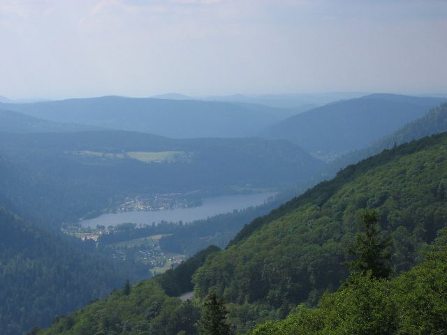 Longemer-jrvi Vogeesien kumpareiden suojassa. Elsass, Ranska.
