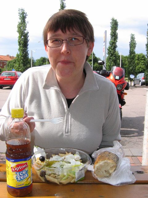 Brunssi huoltiksen terassilla. Helsingborg, Ruotsi.