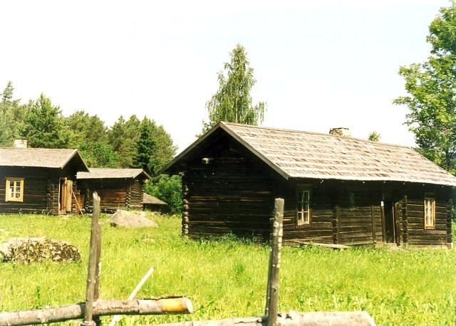 Peltolan mkitupalaismuseo (kuva otettu vuonna 2001). Luhanka, Suomi.