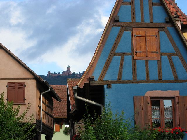 Haut-Koenigsbourgin linna lymy kyln yll. St.-Hippolyte, Ranska.