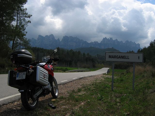 Montserratin vuorten sahalaitahuiput. Marganell, Espanja.