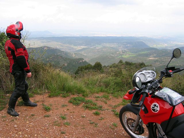 Nkym Vlimeren suuntaan. Sierra de Montserrat, Espanja.