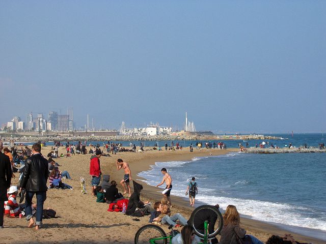Vke Vlimeren rannalla. Barcelona, Espanja.
