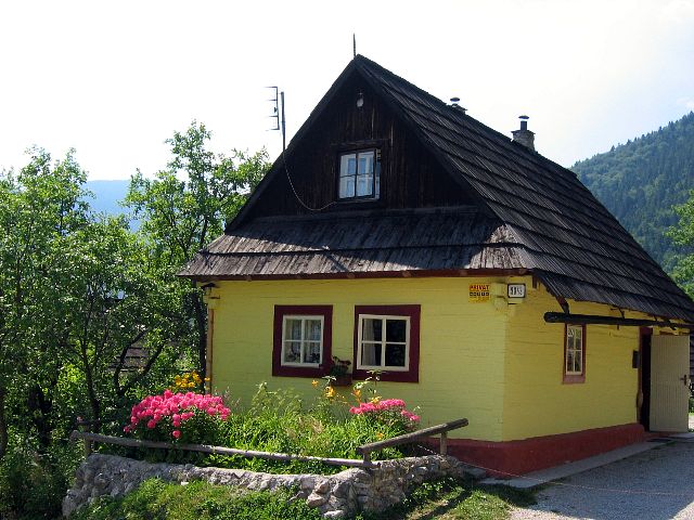 Kylästä löytyy myös majoitusta. Vlkolinec, Slovakia.