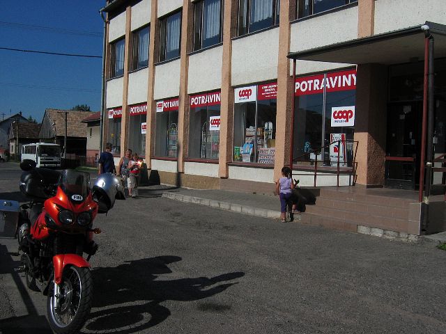 Potraviny on slovakialainen ruokakauppa. Suchá Hora, Slovakia.
