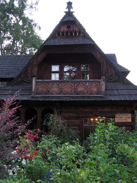 Zakopanelaistyylinen puutalo. Zakopane, Puola.
